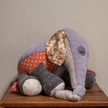 Load image into Gallery viewer, Elephant - Medium